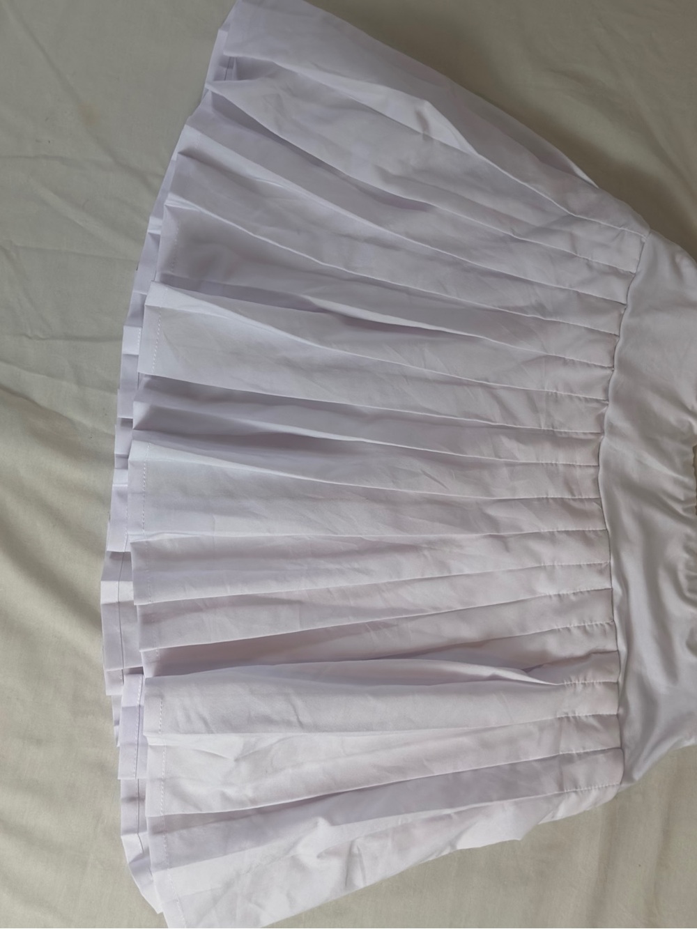Women’s White Pleated Mini Skirt